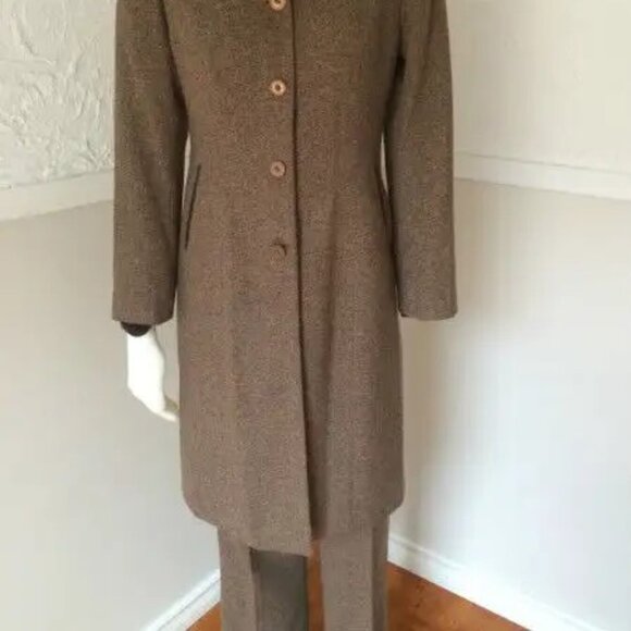 4-pc set lady's wear like new - Picture 2 of 12